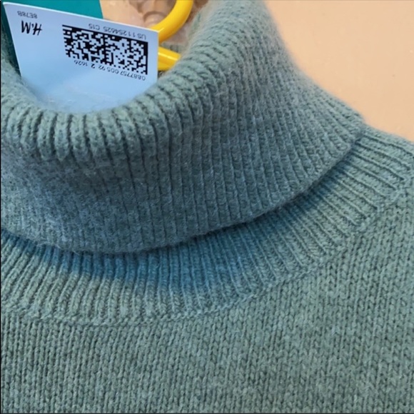 H&M Sweater - Picture 3 of 6